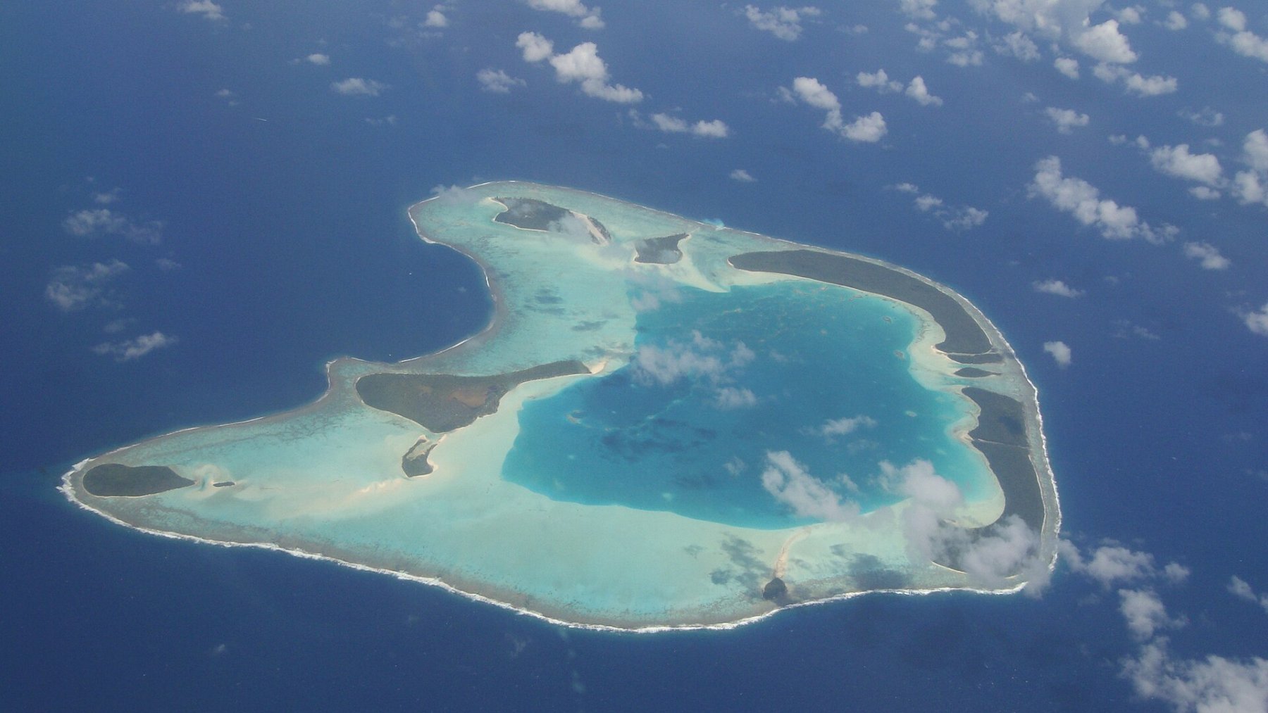 Vista aérea del atolón de Tetiaroa en la Polinesia Francesa