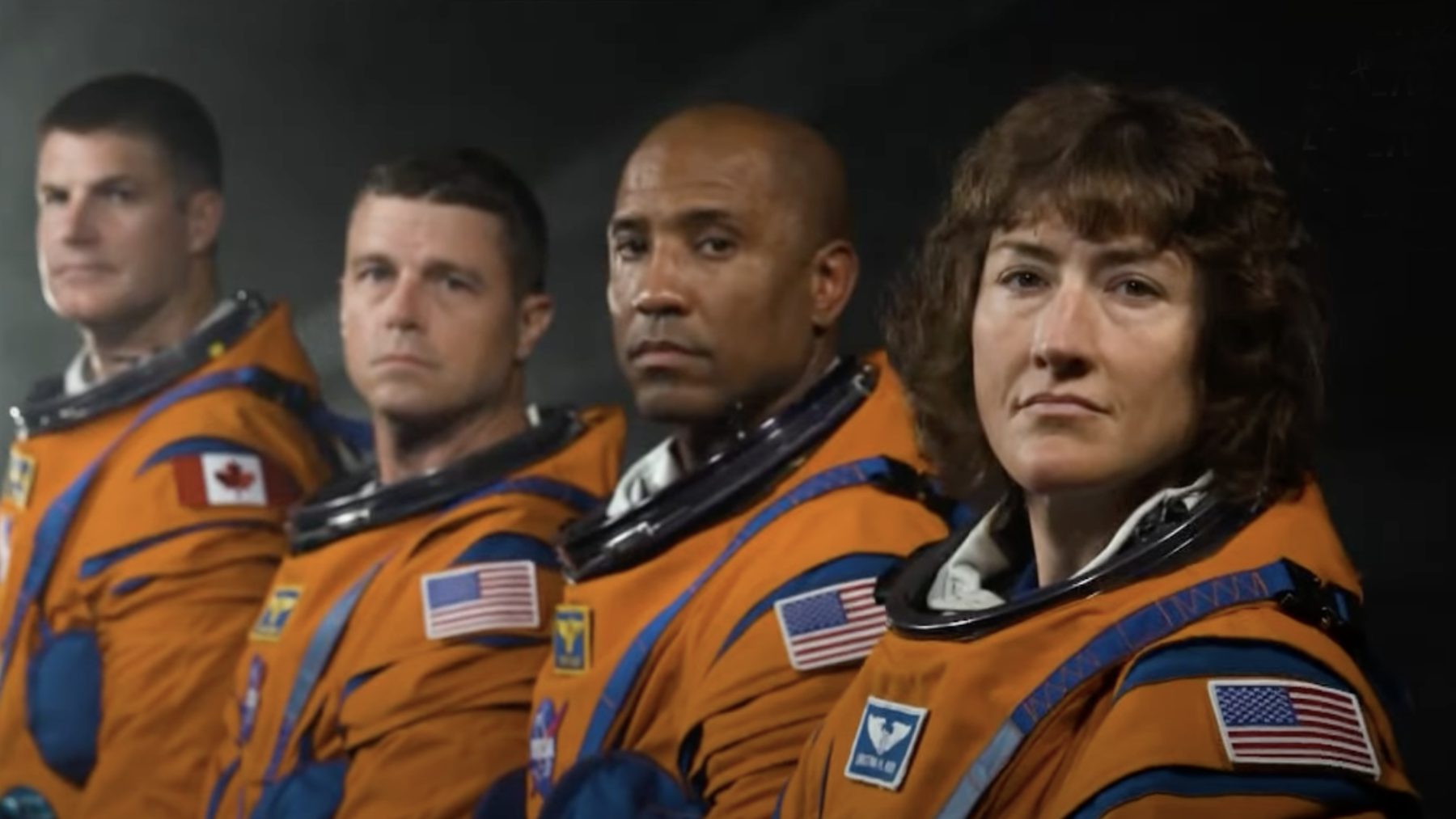 Los cuatro astronautas de la misión Artemis II con sus trajes naranjas
