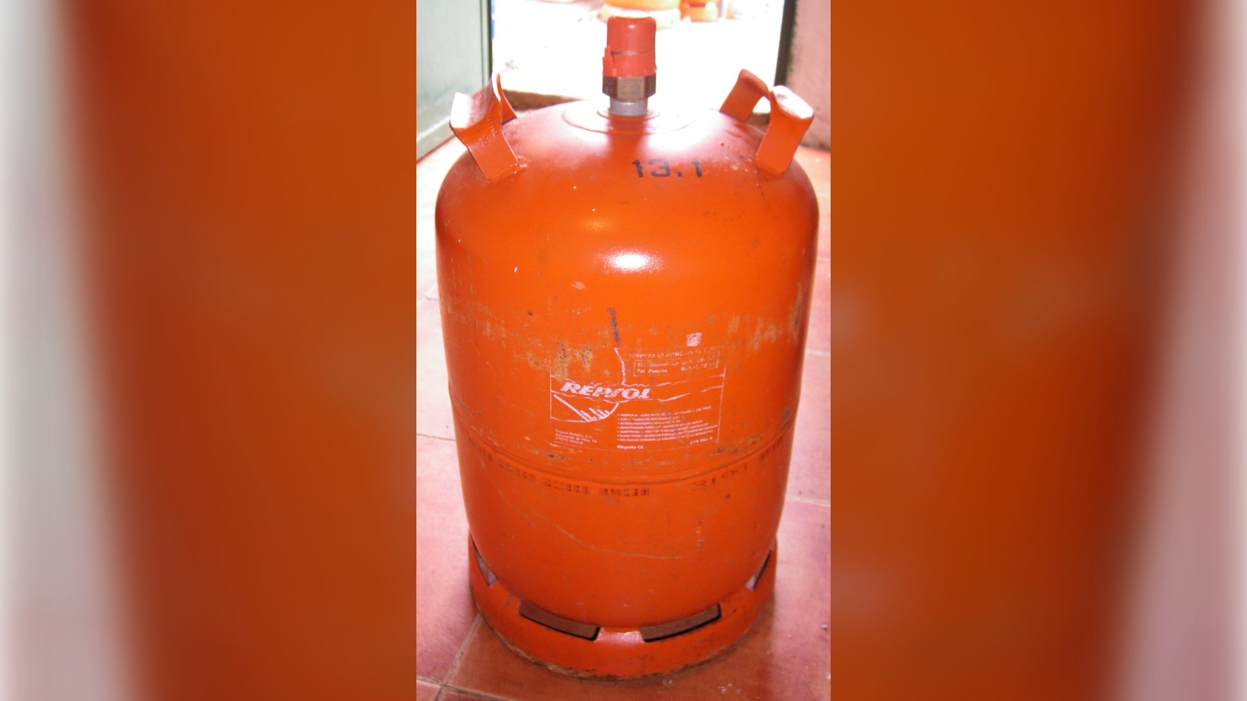 Bombona de butano regulada de 12,5 kilos, cuyo precio y la tarifa regulada del gas limita el Gobierno