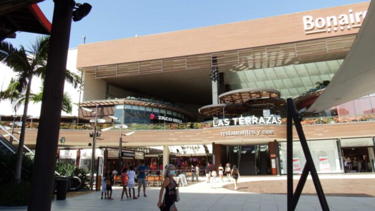 Centro comercial Bonaire, en Aldaia, donde está uno de los supermercados más baratos según la OCU