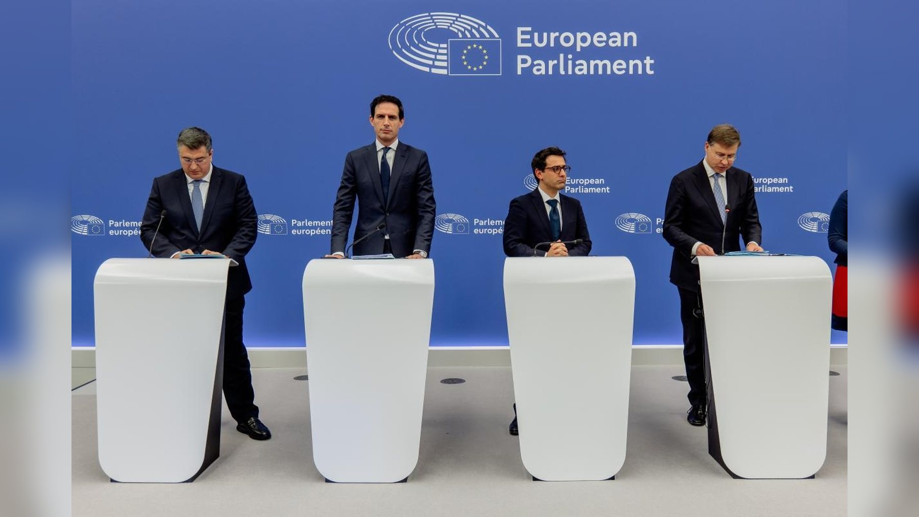 Presentación en Estrasburgo del paquete del automóvil que rebaja el recorte que afecta al motor de combustión