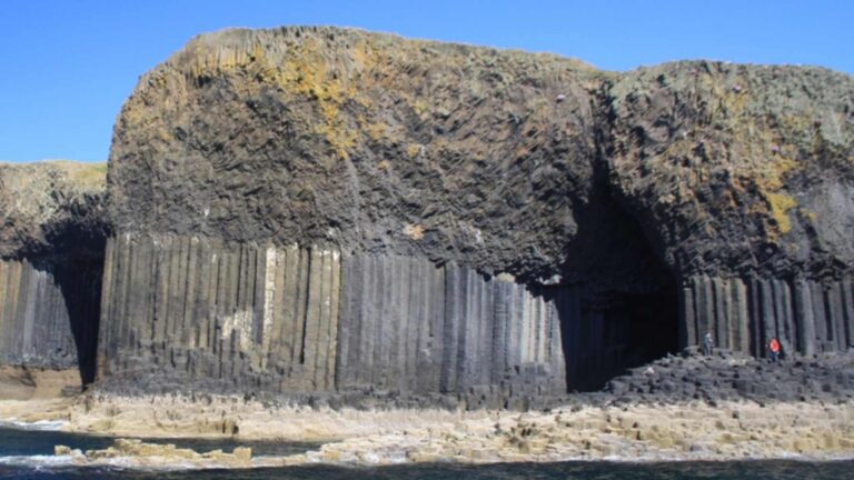 cueva fingal staffa