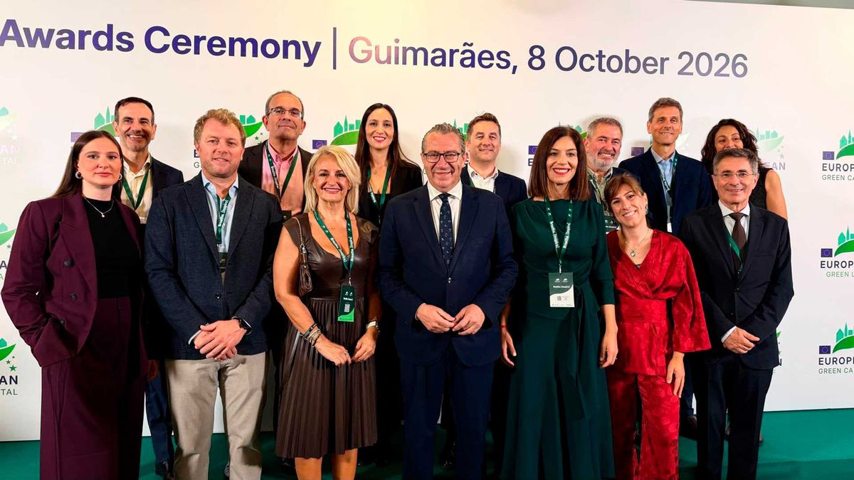 La delegación de Benidorm, con el alcalde Toni Pérez, en el photocall de la gala de Guimarães del 8 de octubre de 2026