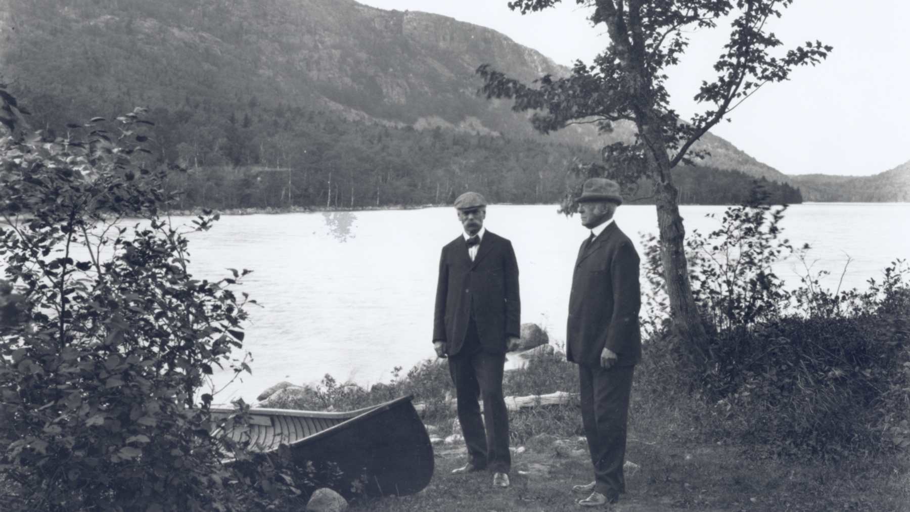 George B. Dorr y Charles W. Eliot junto a Jordan Pond, en el parque nacional de Acadia