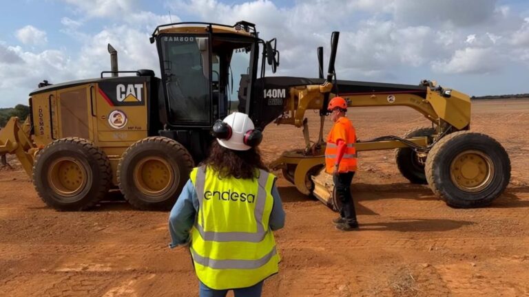 endesa motoniveladora obra santanyi