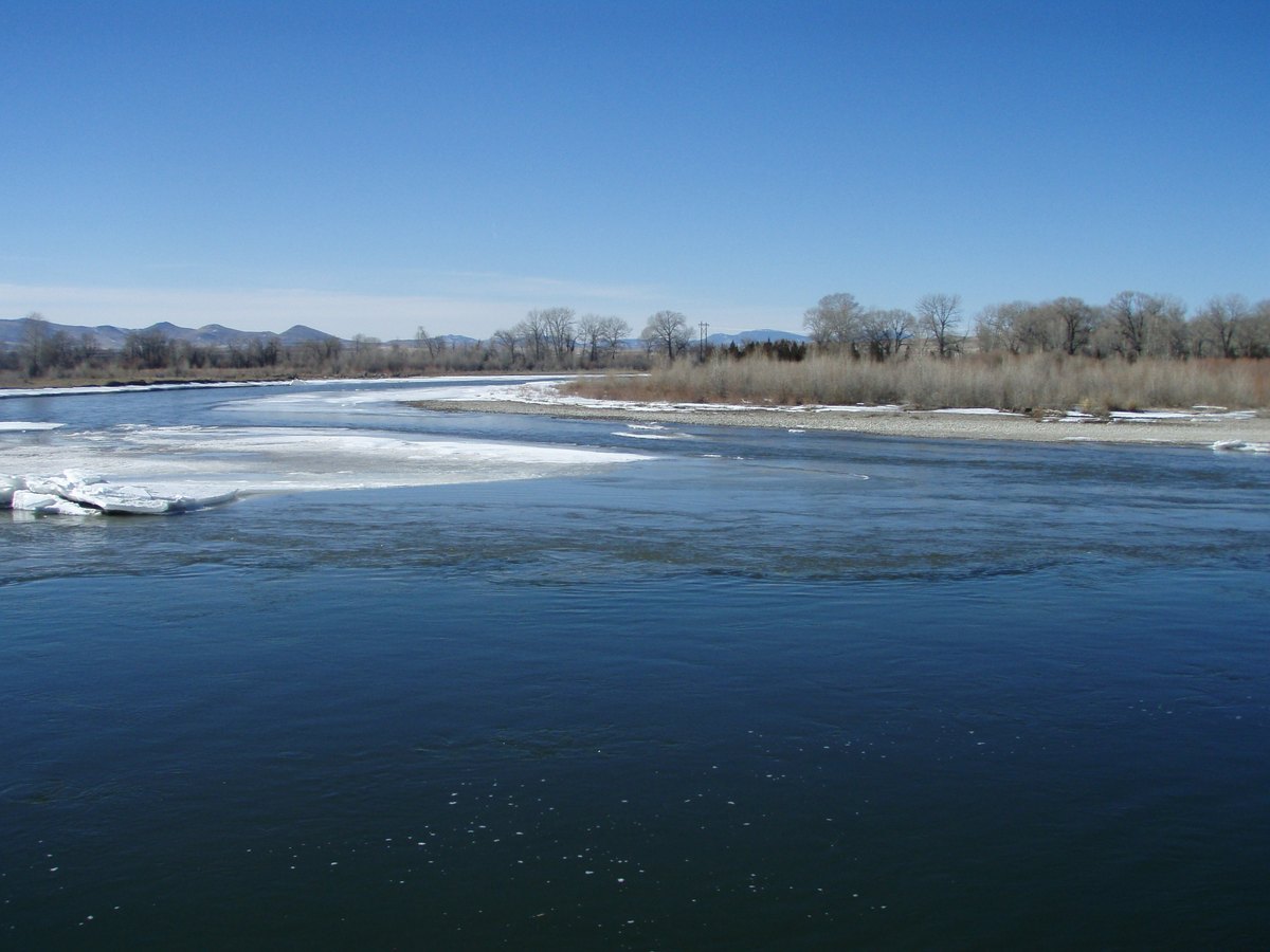Confluencia de los ríos Madison y Jefferson, cerca de donde nace el río Misuri, en invierno