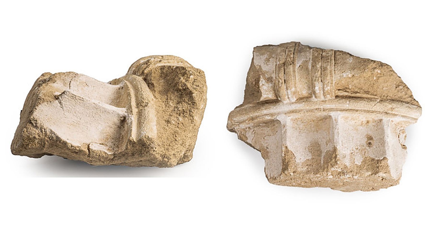 Fragmento de capitel jónico del Leonideo de la antigua Olimpia visto desde dos ángulos