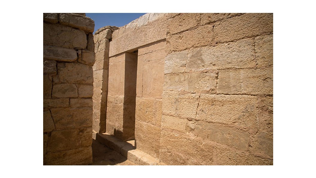 Muros de piedra de la tumba de Yunmin e Iti, en Saqqara