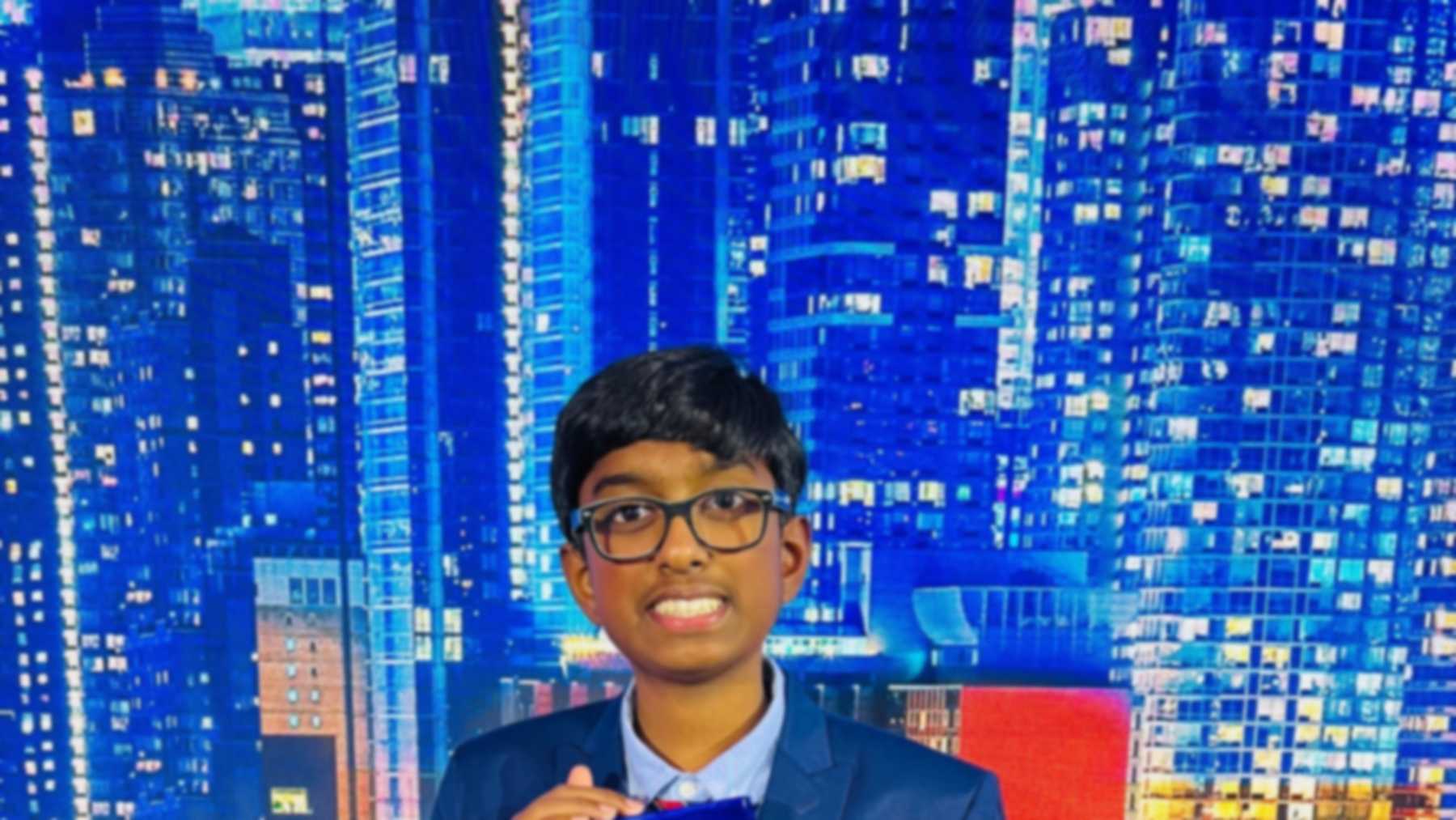 Sri Nihal Tammana, impulsor del reciclaje de pilas, con el premio Young Wonder de CNN Heroes en 2022