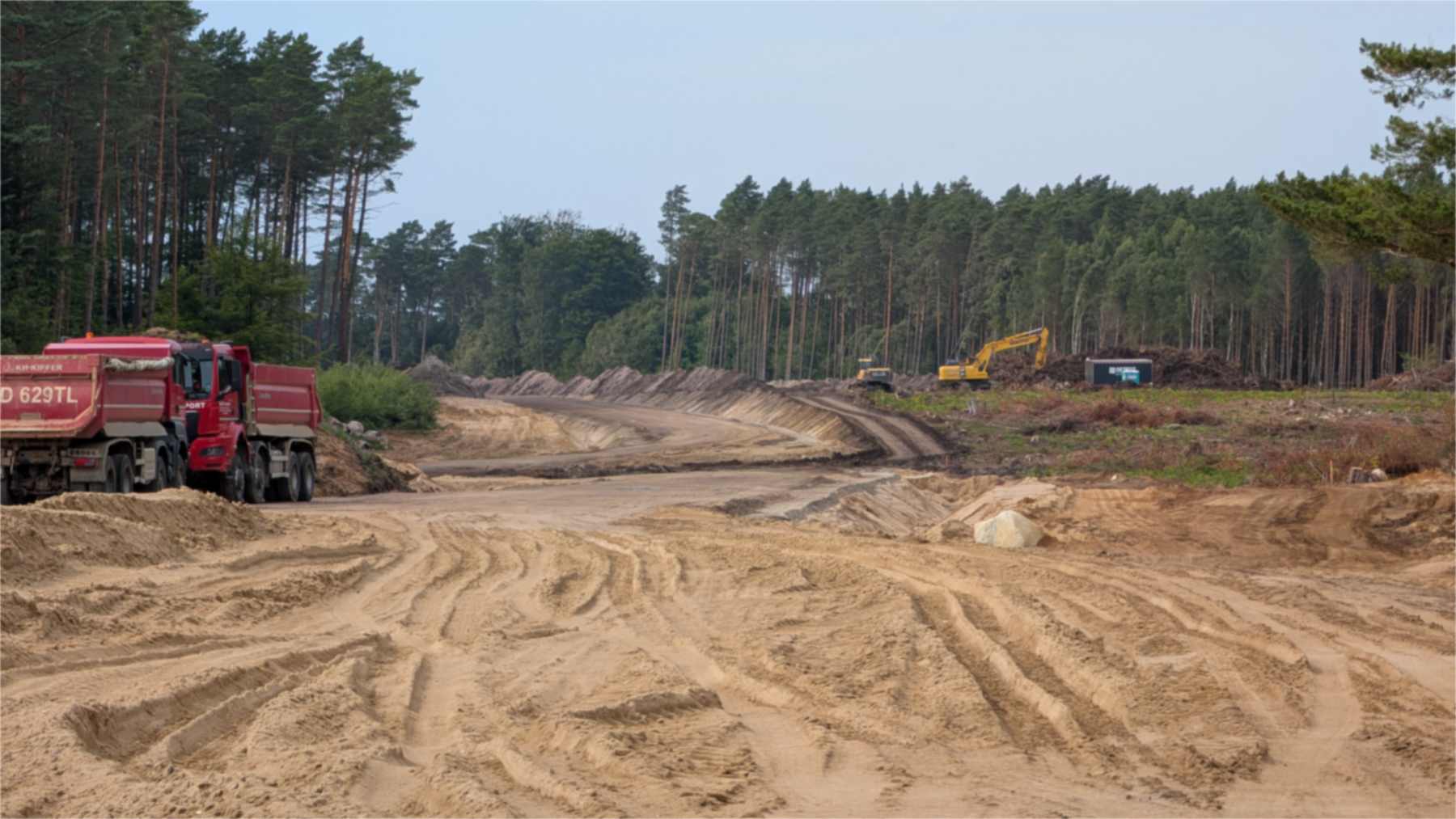 Obras de accesos junto al emplazamiento de la primera central nuclear de Polonia en Lubiatowo-Kopalino