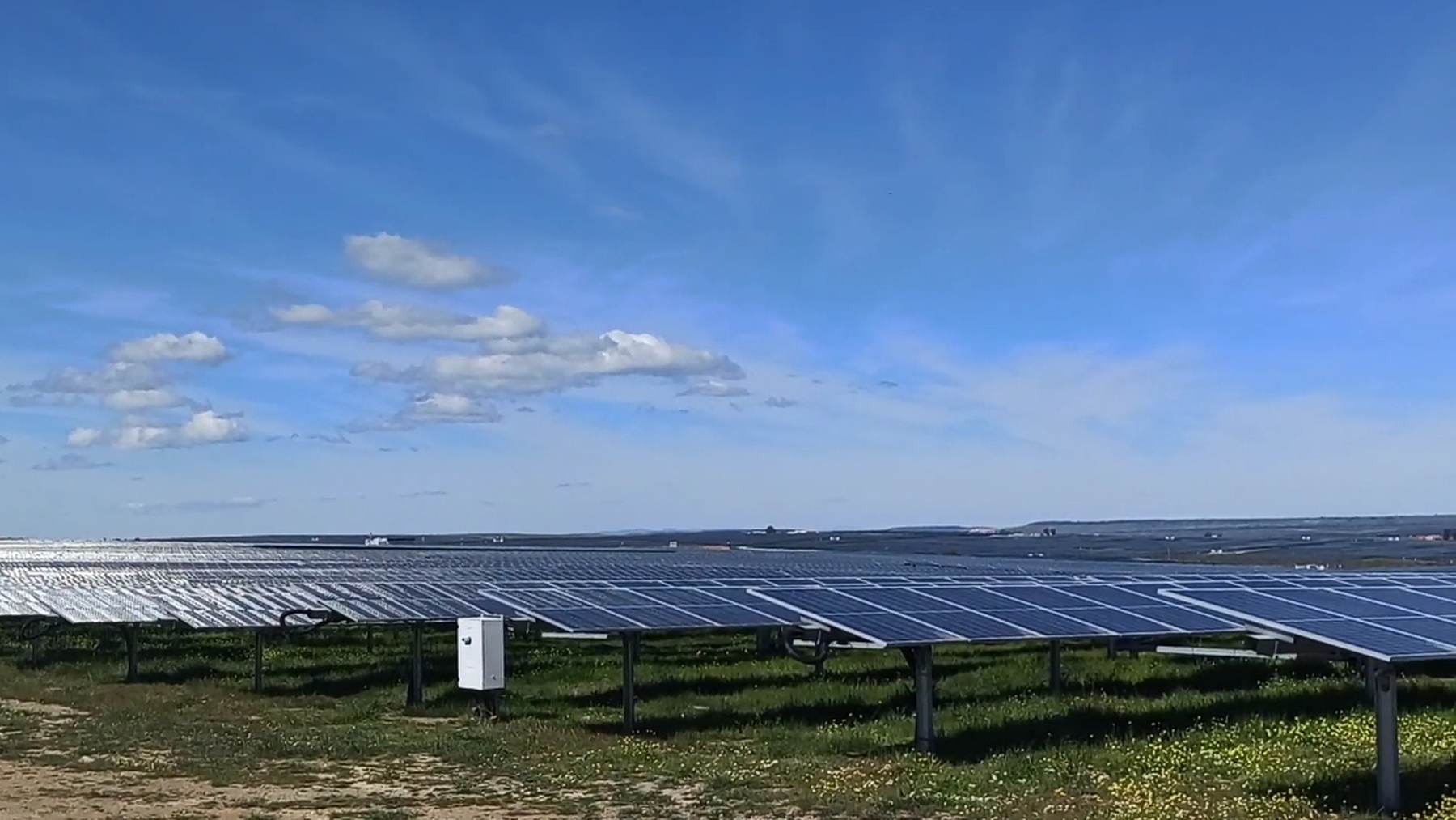 Solar fotovoltaica: placas de la planta Francisco Pizarro en Torrecillas de la Tiesa (Cáceres)