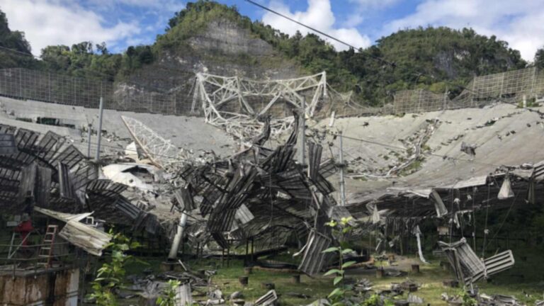 plataforma arecibo derrumbada