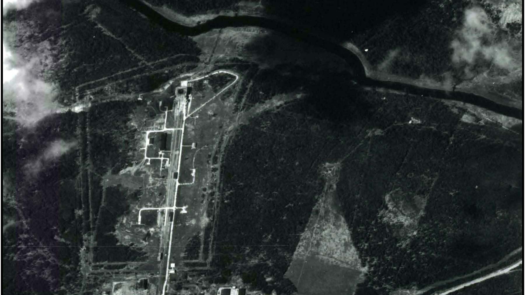 Imagen en blanco y negro tomada por un satélite estadounidense de una zona de lanzamiento de Plesetsk, en el norte de Rusia