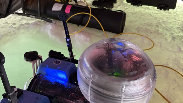 robot submarino hielo artico