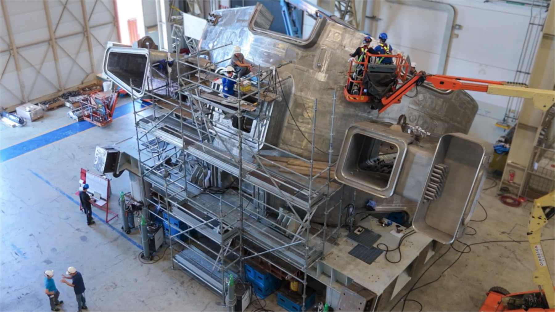 Sector 2 de la cámara de vacío de ITER casi terminado en el taller de Westinghouse en Monfalcone, Italia