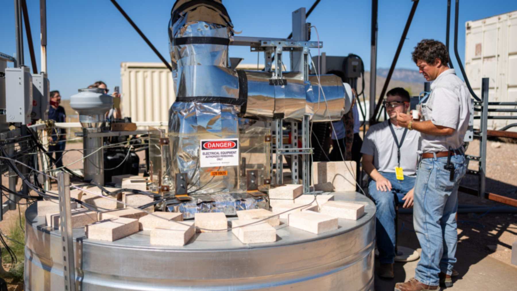 Depósito THERMS de Sandia para tostar café con energía solar guardada en un lecho de grava, con Luke McLaughlin y Henk Laubscher