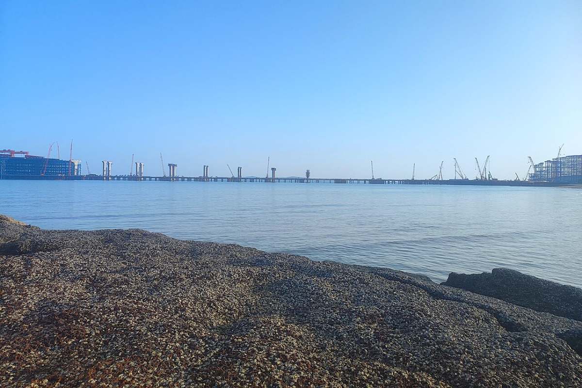 Viaductos de acceso del puente de Xiamen a Kinmen en obras