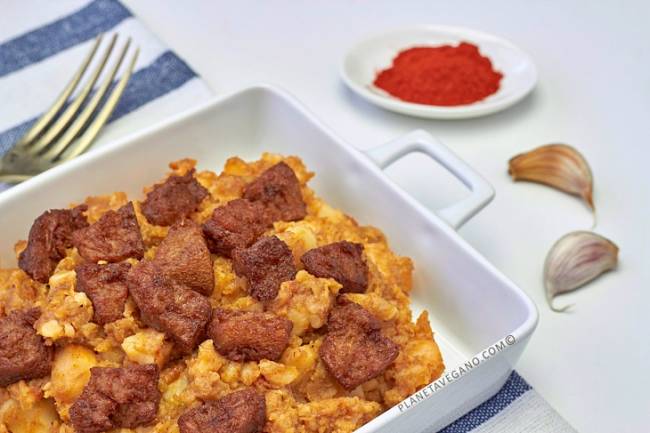 Puré de patata con torreznos veganos