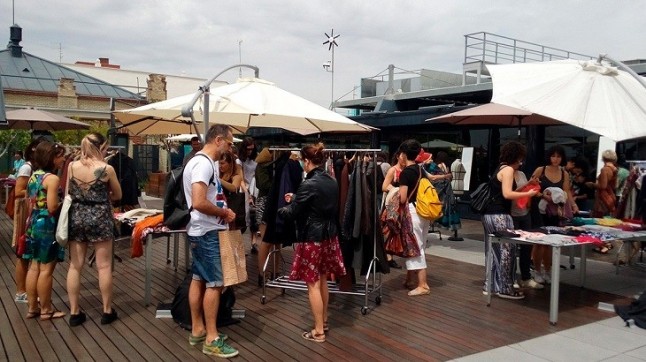 El intercambiador de ropa aterriza en La Terraza de La Casa en un encuentro sostenible para renovar el armario