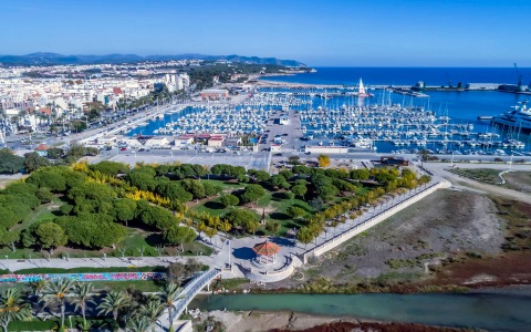 Catalunya apuesta por coches eléctricos en sus puertos