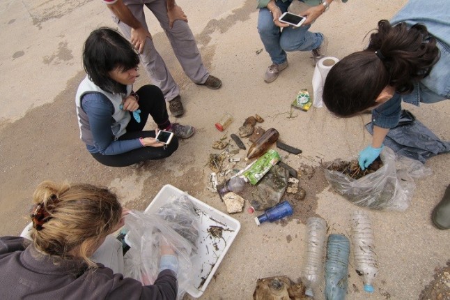 El río Henares hasta las cejas de basura y residuos