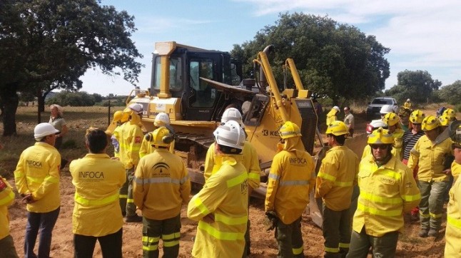 Trabajadores del Infoca y Medio Ambiente de Jaén se forman en materia de control de fuego con maquinaria pesada