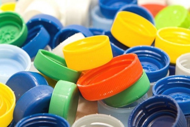 El Mercadillo del Agricultor y Artesano de Tegueste (Tenerife) intercambiará tapones de plástico por huevos para promover el reciclaje