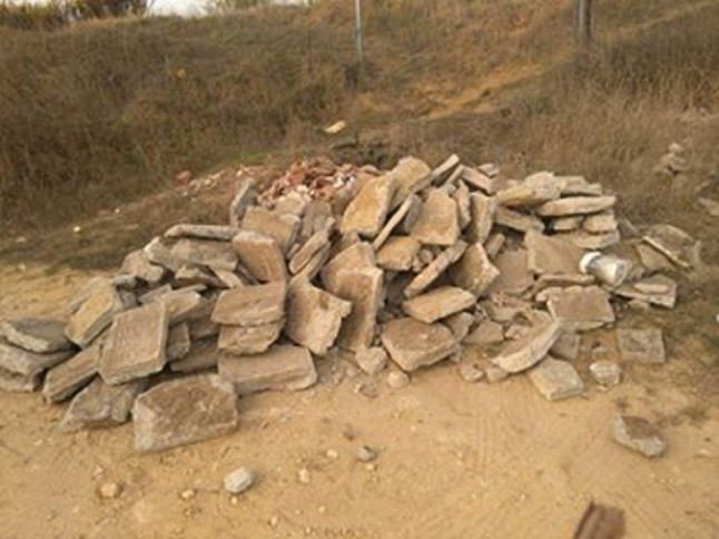 Acumulación de residuos sólidos en La Almoraima (Castellar)