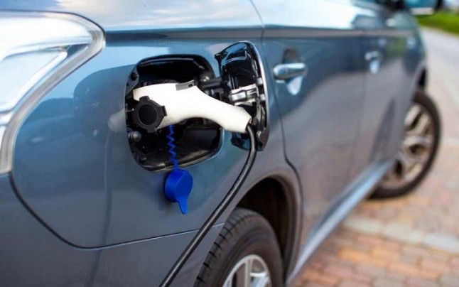 Se disparan las ventas en España de coches eléctricos e híbridos