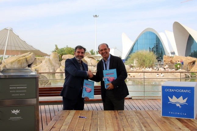 Ecoembes y el Oceanográfic firman un convenio para los residuos de los visitantes