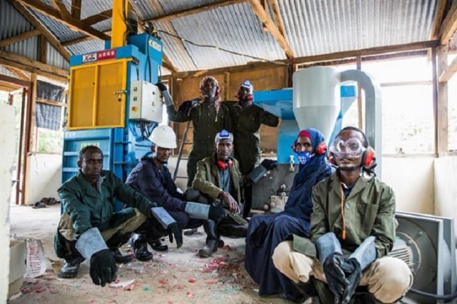 Bidones de plástico reciclados que generan ingresos y protegen el entorno en Dadaab