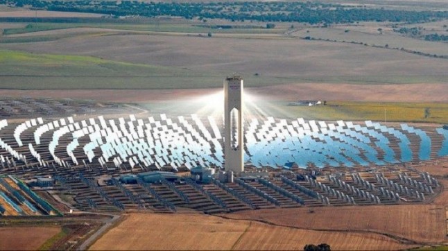 Acciona y Abengoa construirán la primera planta termosolar de Latinoamérica