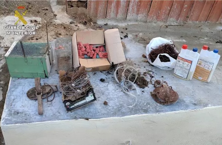 Dos ‘indocumentados’ investigados en Banyeres de Mariola y La Nucia por usar cebos envenenados