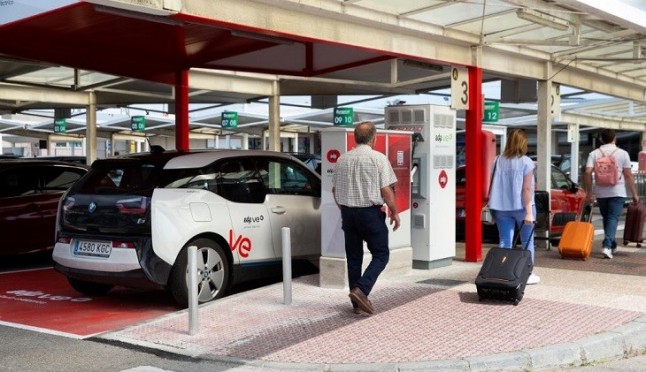 EDP estrena un punto de recarga rápida para vehículos eléctricos en el Aeropuerto de Asturias