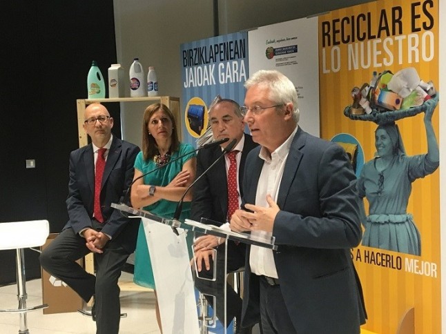 Euskadi arranca la campaña Reciclar es lo nuestro a 14 playas y pueblos