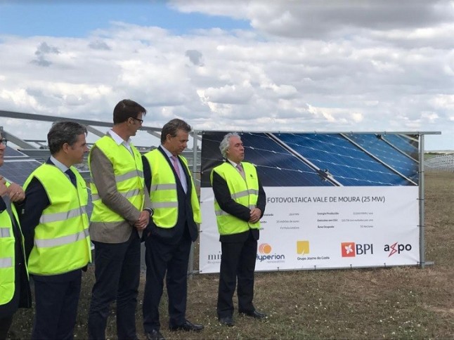 Colocan la primera piedra de la primera central fotovoltaica de financiación privada