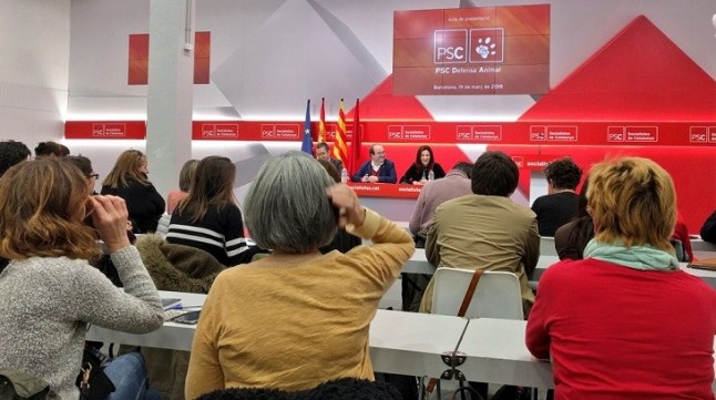 El PSC acoge un grupo de defensa animal y acentúa su "lucha por los más vulnerables"