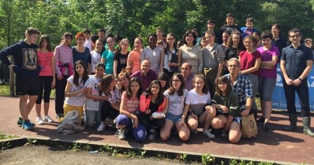 Euskadi. Más de 150 estudiantes participan en la recogida de residuos de ríos en Iurreta