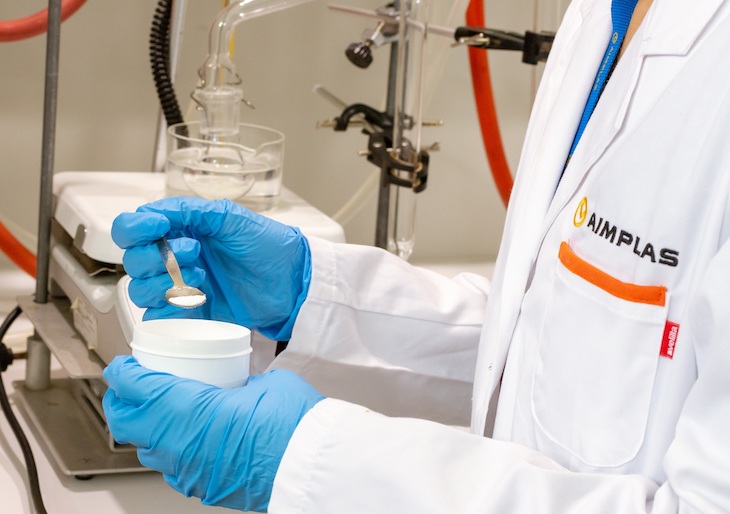 AIMPLAS desarrolla procesos de reciclado basados en enzimas que degradan los plásticos un 70%