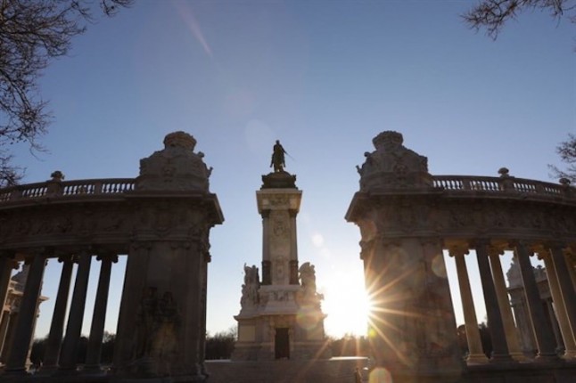 El Retiro de luto por la muerte de un niño a consecuencia del mal estado del arbolado