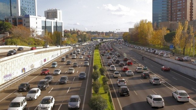 El protocolo de contaminación de Madrid limitará la circulación de vehículos en función de los distintivos ambientales de la DGT