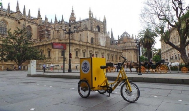 Triciclos eléctricos a los carteros