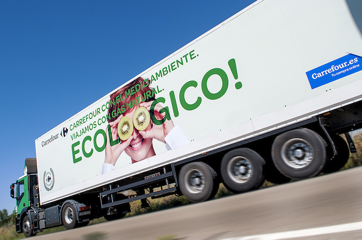 CARREFOUR ‘solidario’ con el distrito de Barajas (Madrid) repartiendo cestas de la compra a familias con dificultades
