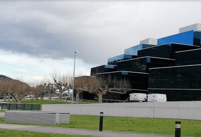 El Principado de Asturias fumiga el Hospital Central con un peligroso herbicida y el Ayuntamiento de Oviedo lo permite