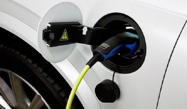 EQUO califica de ‘paso atrás’ la decisión del Gobierno de eliminar la fecha para el fin de los coches de combustión