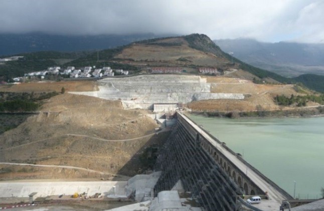 Medio Ambiente garantiza la seguridad de las obras del embalse de Yesa (Navarra)
