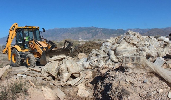 Seis millones para retirar plásticos de invernadero en Huelva