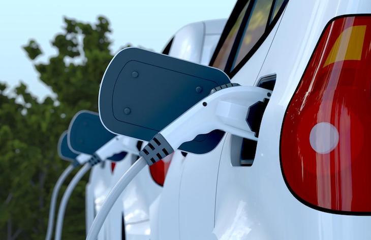 Incentivar la compra de coches de combustión no es una buena idea de cara a los coches eléctricos