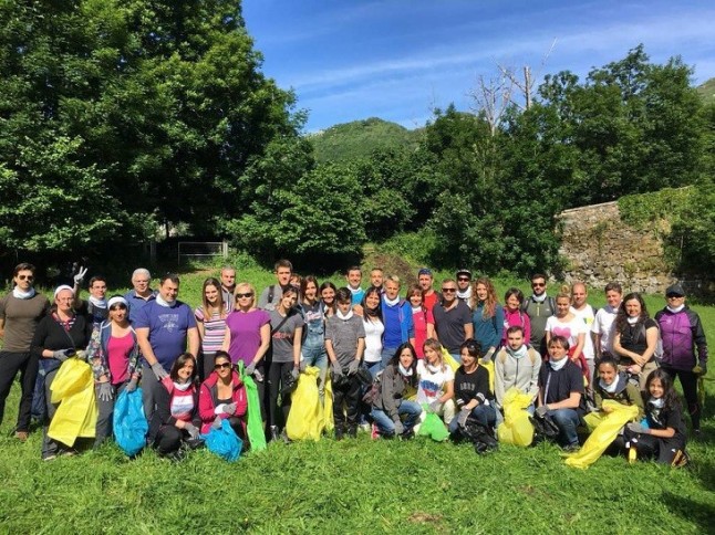 Voluntarios de Navarra retiran residuos en cuatro entornos naturales de la Comunidad foral