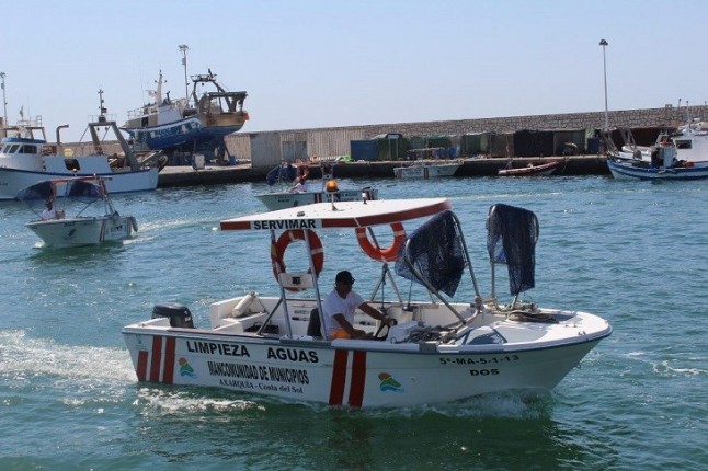 Las barcas de limpieza del litoral recogen 58 toneladas de residuos este verano en Baleares